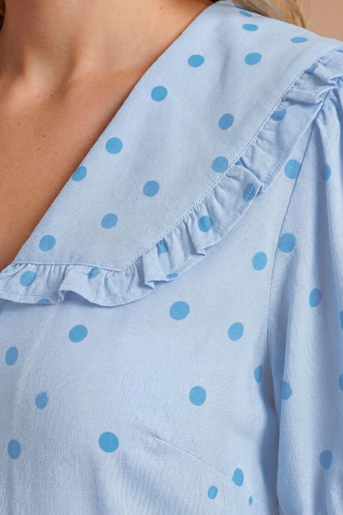Robe Midi Imprimée Avec Col En Dentelle Et Détail Nœud