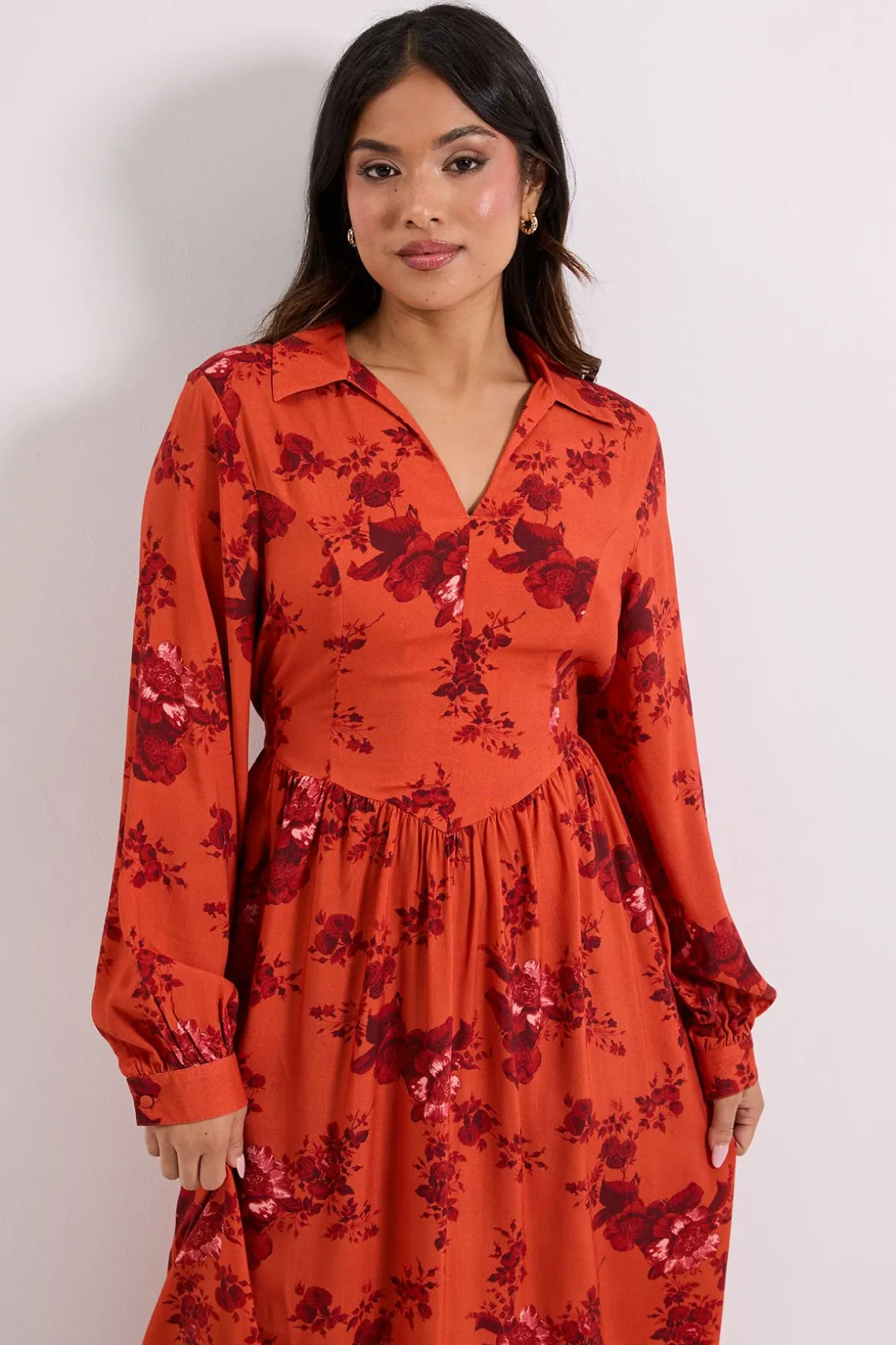 Robe Midi Imprimée à Col et Manches Bouffantes avec Détails de Couture Petite Taille