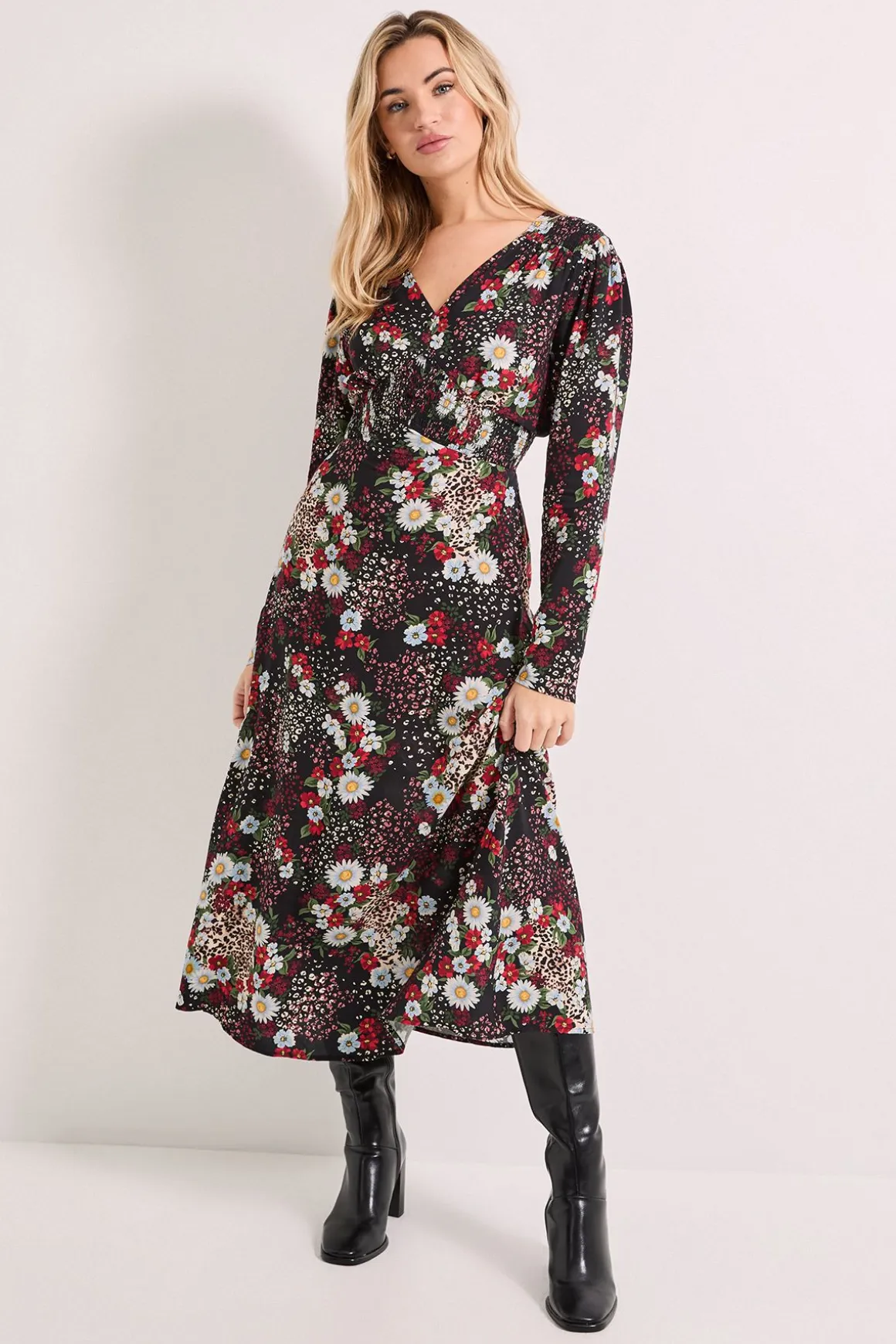 Robe Midi Imprimée Patchwork Floral à Taille Froncée avec Détails Boutons