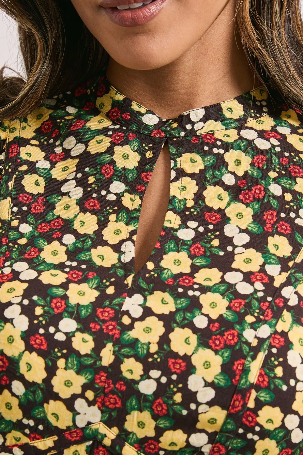 Robe Midi Imprimée à Taille Cintrée avec Détail Trou de Serrure et Manches Bouffantes