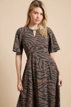 Robe Midi À Imprimé Zèbre Avec Empiècements En Dentelle, Encolure Goutte D'eau Et Manches Papillon