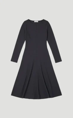 Robe midi à jupe longue en tricot de laine, look compact de Lydia Millen