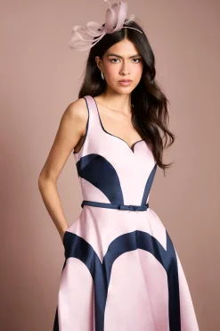 Robe Midi Lisa À Jupe Ample Avec Empiècements De Couleur Taupe