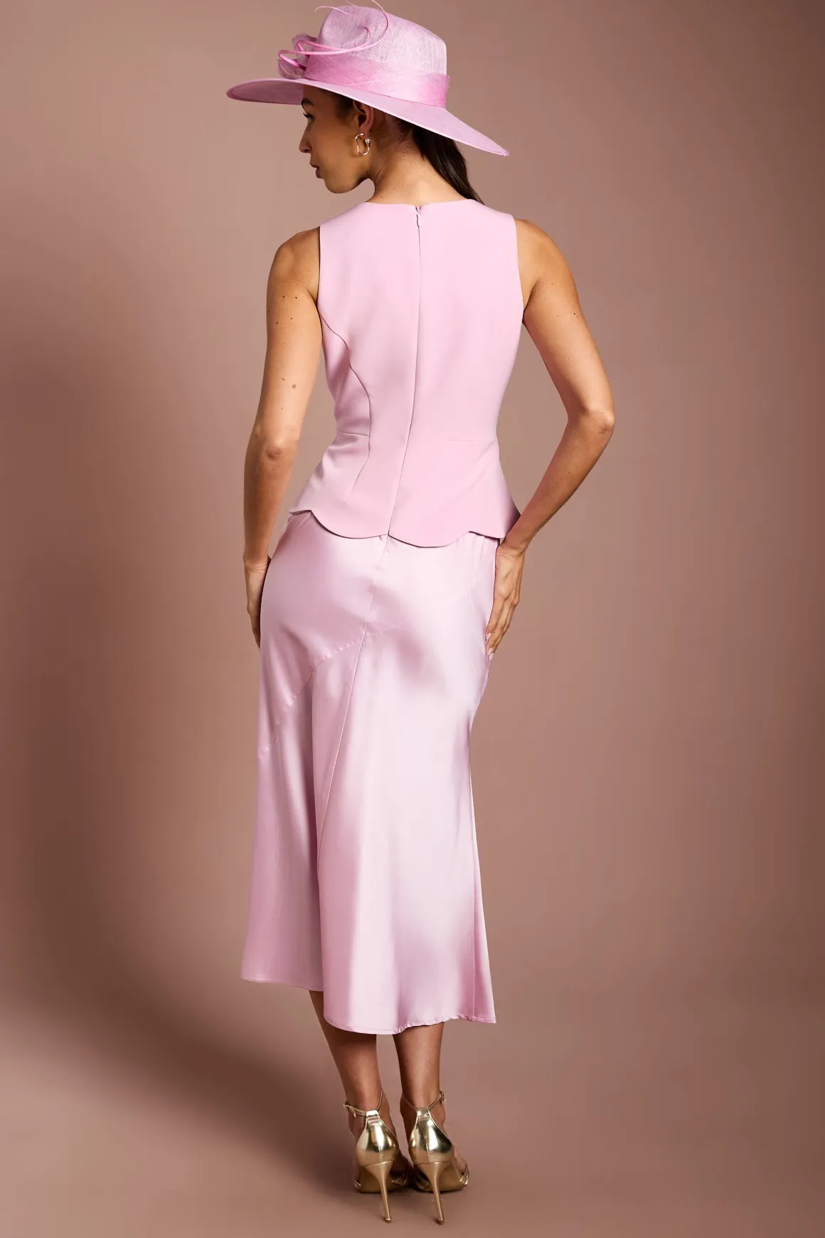 Robe Midi Lisa Tan Avec Détail Boutons Dorés Et Gilet