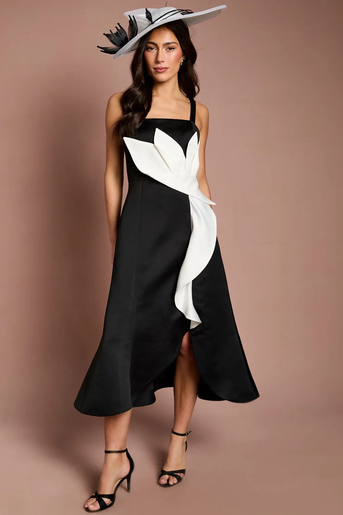 Robe Midi Lisa Tan En Satin Structuré Avec Détail Floral