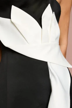 Robe Midi Lisa Tan En Satin Structuré Avec Détail Floral