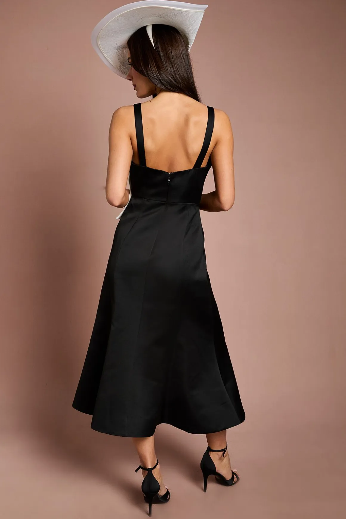 Robe Midi Lisa Tan En Satin Structuré Avec Détail Floral