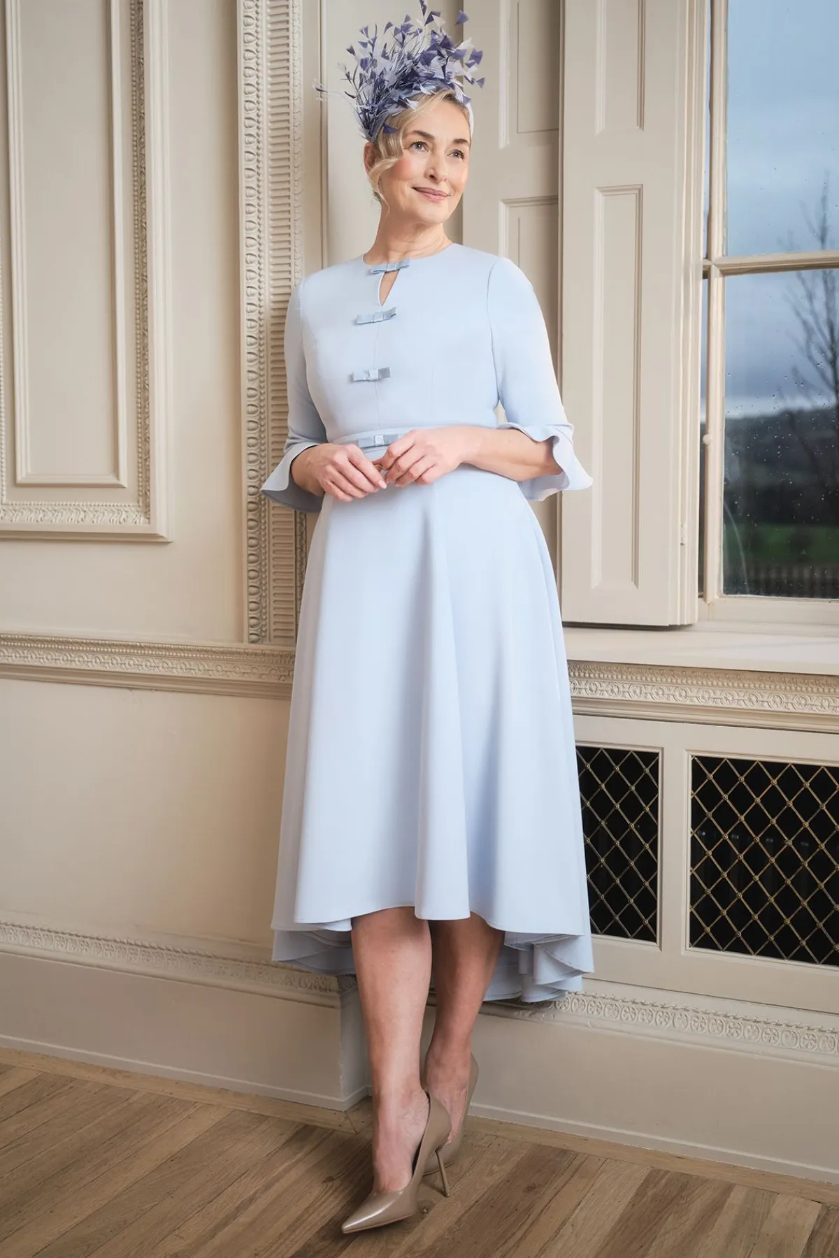 Coast Robe Midi Lisa Tan Satinée Asymétrique avec Détail Nœud<Femme Robes Mi-Longues|Satin Et Dentelle
