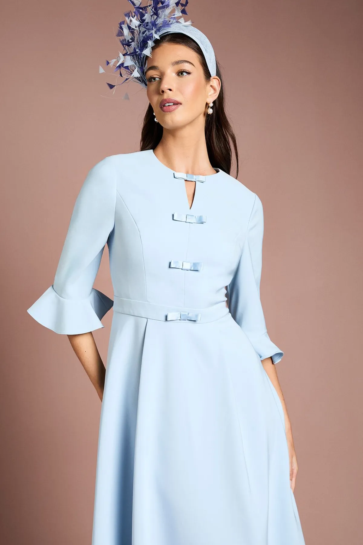 Coast Robe Midi Lisa Tan Satinée Asymétrique avec Détail Nœud<Femme Robes Mi-Longues|Satin Et Dentelle