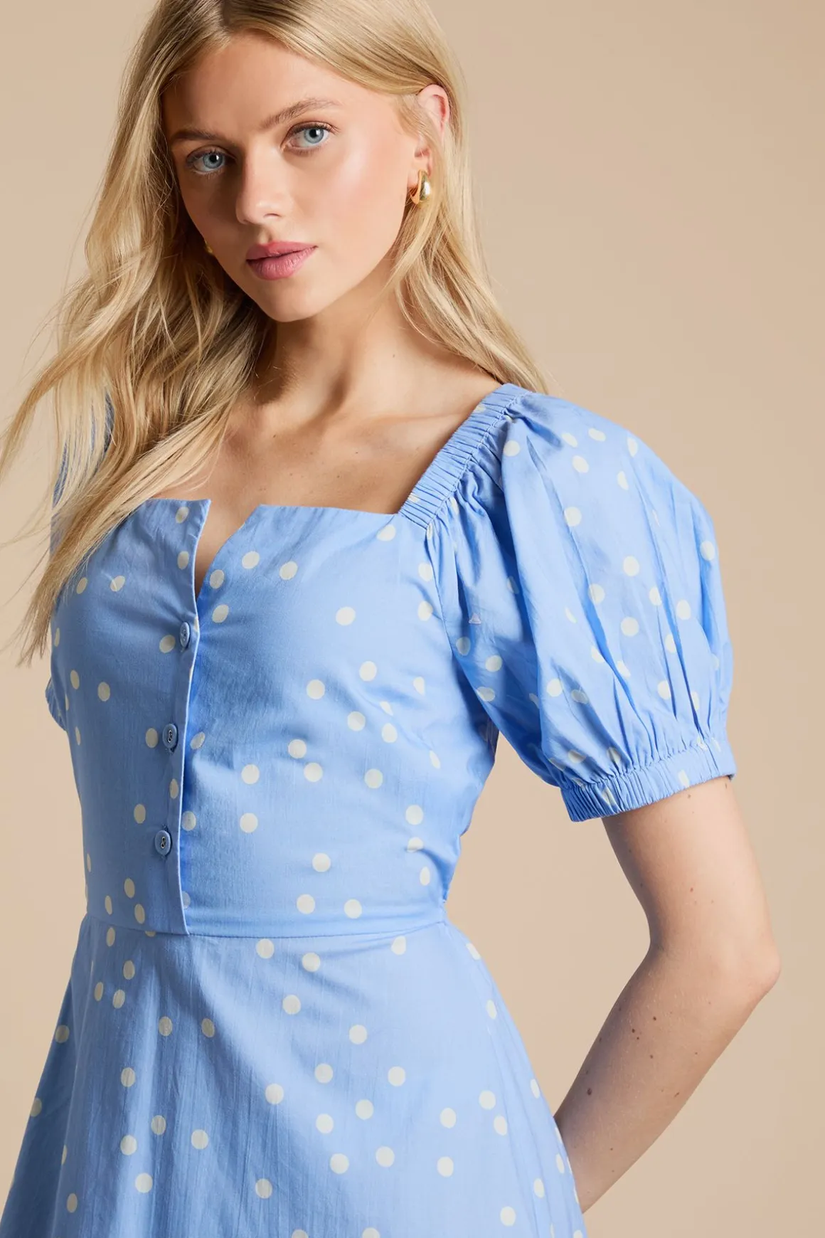 Robe Midi À Manches Bouffantes Avec Imprimé À Pois Et Détail Boutonné