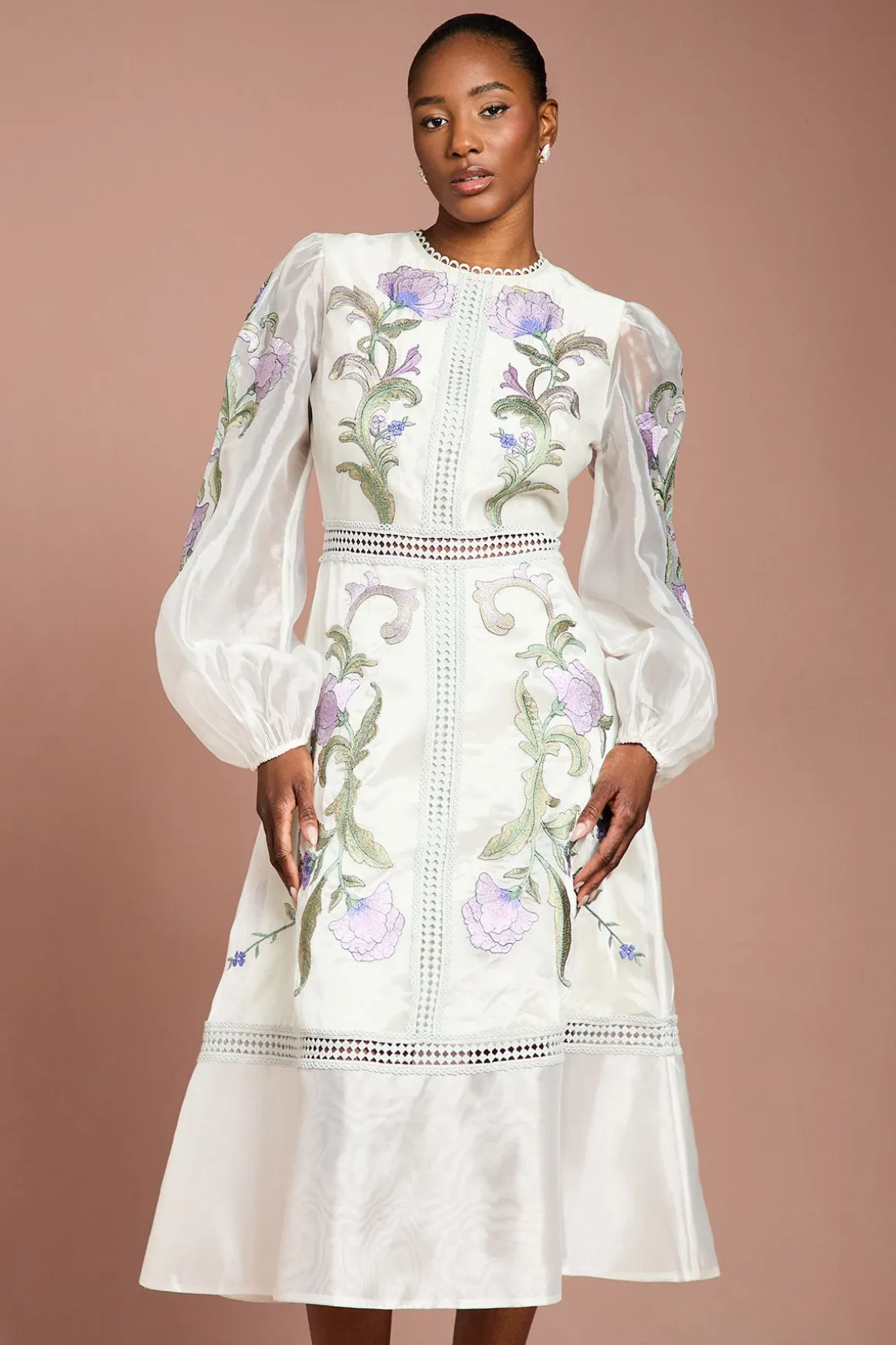 Robe Midi À Manches Bouffantes Brodée