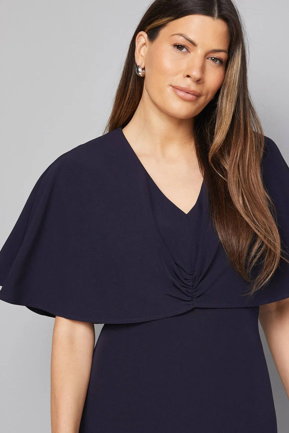Robe Midi à Manches Cape et Détail Torsadé Devant