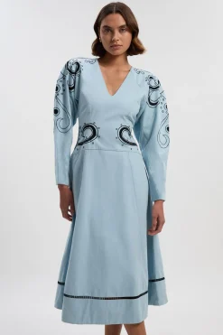 Robe Midi Manches Longues en Sergé Tissé avec Broderie Baroque