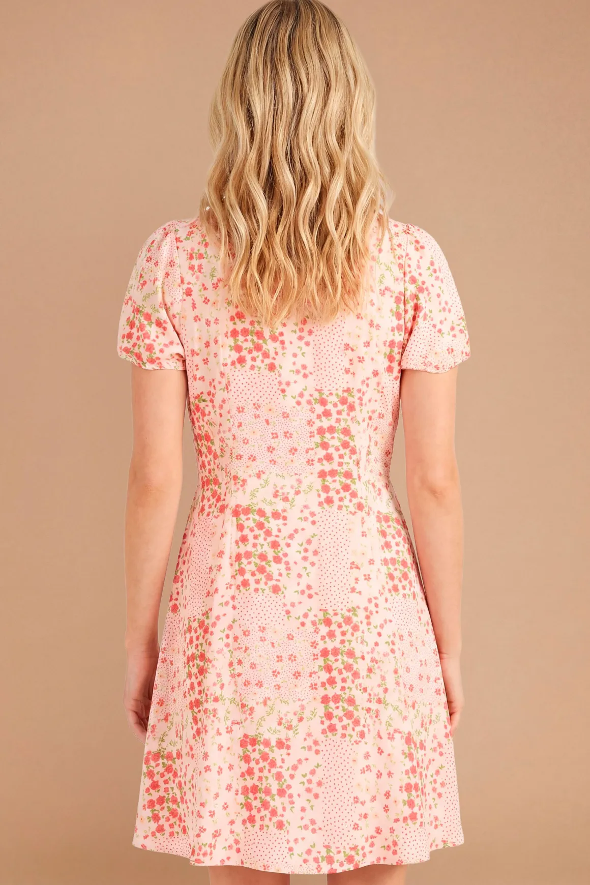 Robe Midi À Manches Papillon Avec Détails De Coutures
