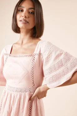 Dorothy Perkins Robe Midi à Manches Évasées avec Broderie Frontale<Femme Toutes Les Robes|Robes Mi-Longues
