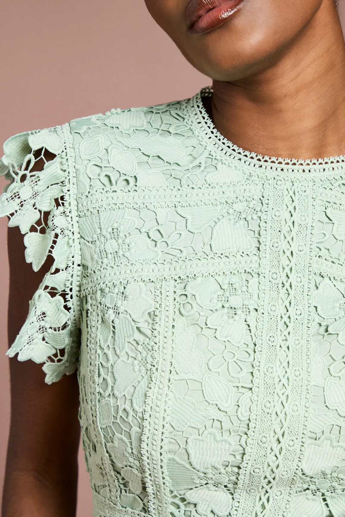 Robe Midi à Manches Volantées avec Haut en Dentelle et Jupe Plissée