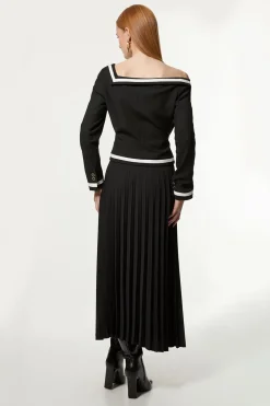 Robe Midi-maxi Ajustée Plissée À Encolure Asymétrique Et Blocs De Couleur En Tissu Stretch Compact