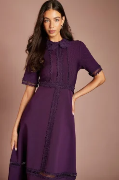 Robe Midi Moulante À Col Avec Manches Courtes Et Finitions En Dentelle