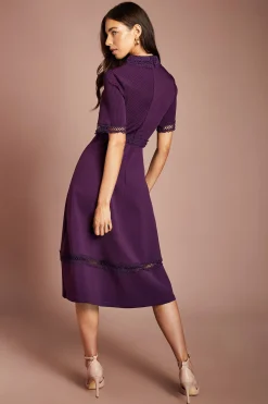 Robe Midi Moulante À Col Avec Manches Courtes Et Finitions En Dentelle