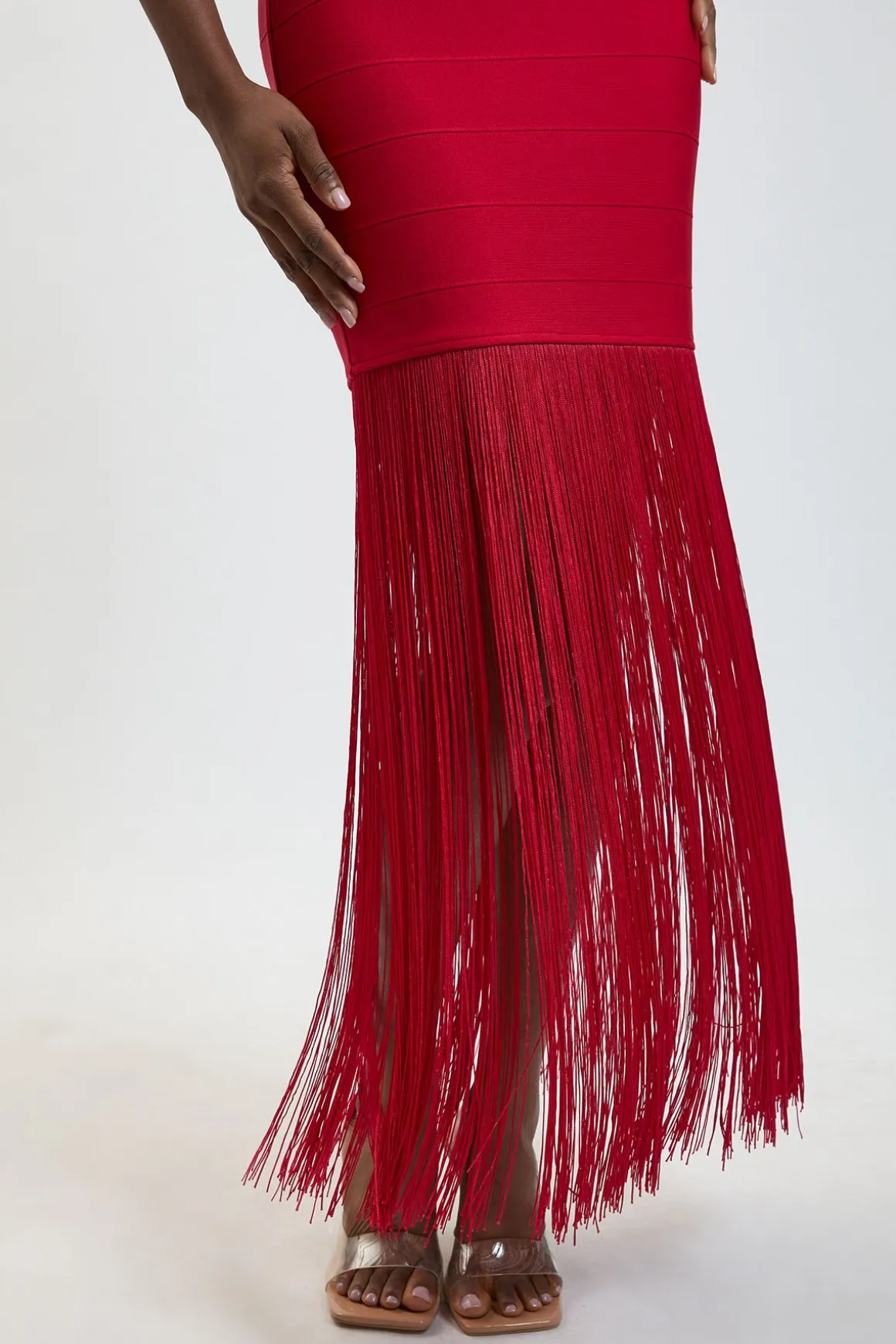 Robe Midi Moulante En Maille Bandage À Col Licou Avec Franges