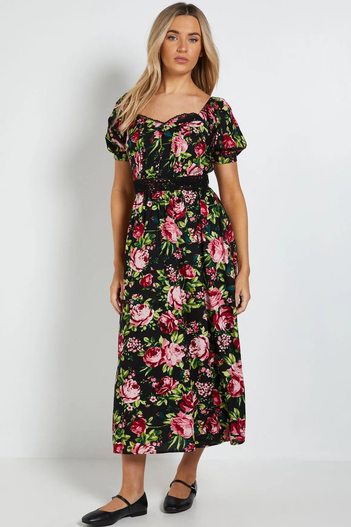 Robe Midi Noire À Manches Bouffantes Avec Corsage Plissé Et Dentelle Florale