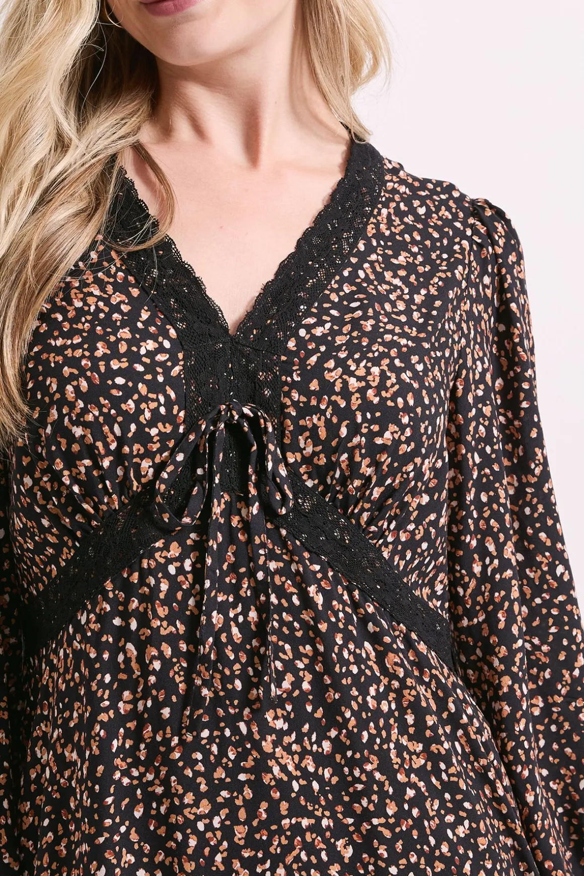 Robe Midi Noire à Manches Longues avec Imprimé Animal, Dentelle et Détail Nœud