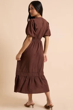 Robe Midi Petite Avec Détails De Finition Et Manches Bouffantes