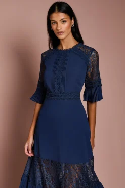 Robe Midi Petite avec Inserts en Dentelle