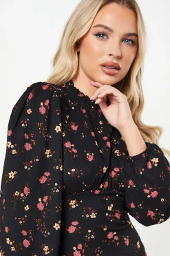Robe Midi Petite Berry à Motif Fleuri et Volants aux Épaules