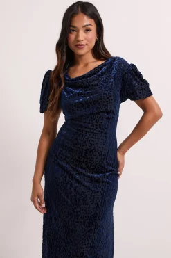 Robe Midi Petite DP Luxe à Col Bénitier et Manches Bouffantes