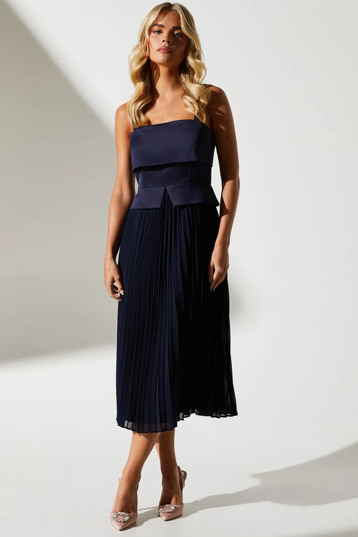 Robe Midi Petite à Encolure Carrée