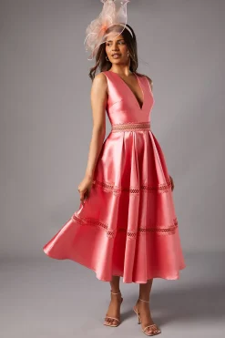 Robe Midi Petite à Encolure Plongeante en Sergé avec Finitions en Dentelle
