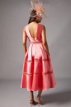 Robe Midi Petite à Encolure Plongeante en Sergé avec Finitions en Dentelle