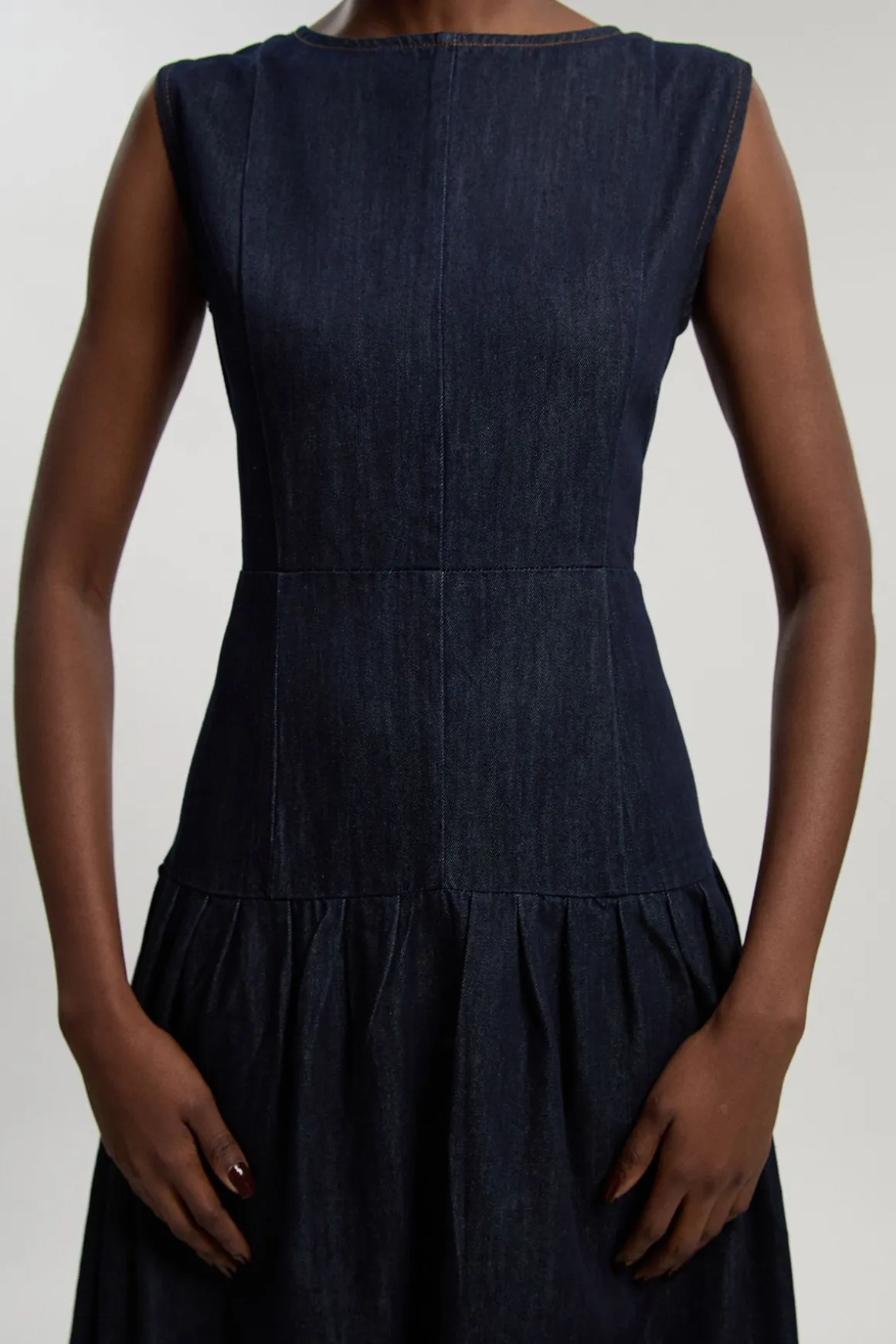 Robe Midi Petite En Denim À Taille Basse Et Jupe Ample