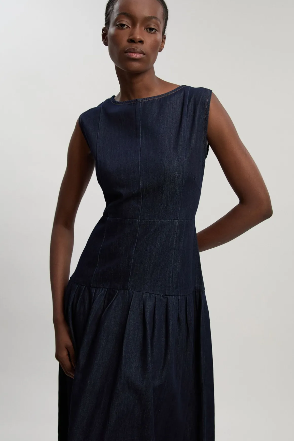 Robe Midi Petite En Denim À Taille Basse Et Jupe Ample