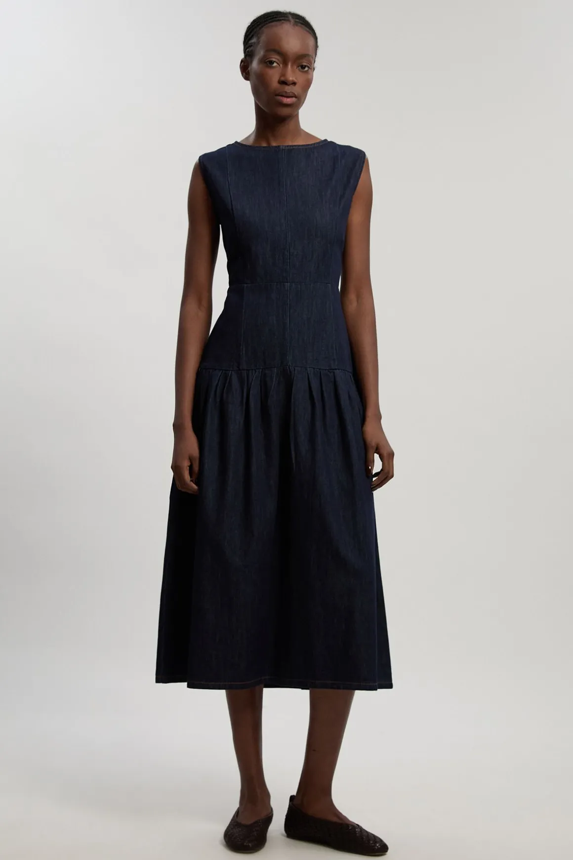 Robe Midi Petite En Denim À Taille Basse Et Jupe Ample