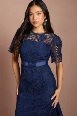 Robe Midi Petite En Dentelle Avec Ceinture Nœud