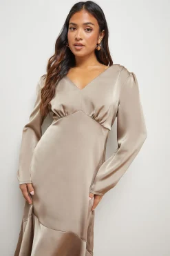 Robe Midi Petite en Satin à Manches Bouffantes Col V et Ourlet Asymétrique