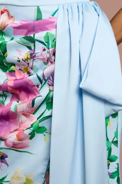 Robe Midi Petite Lisa À Imprimé Floral Placé Satin Tan Avec Nœud Décoratif