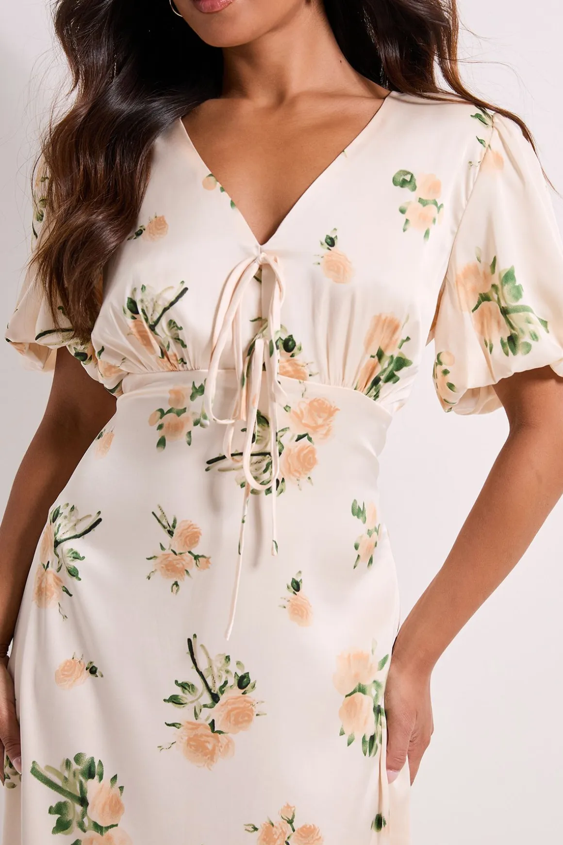 Robe Midi Petite à Motifs Floraux avec Nœud Devant et Manches Bouffantes Boutonnée