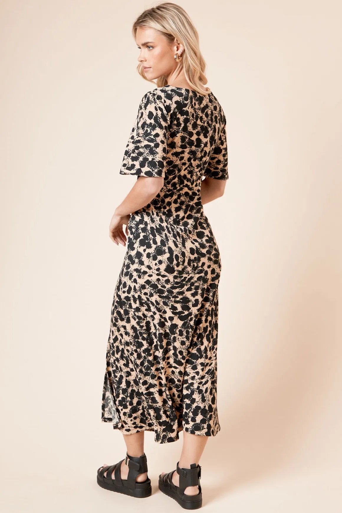Robe Midi Petite Taille À Imprimé Léopard Et Manches Papillon