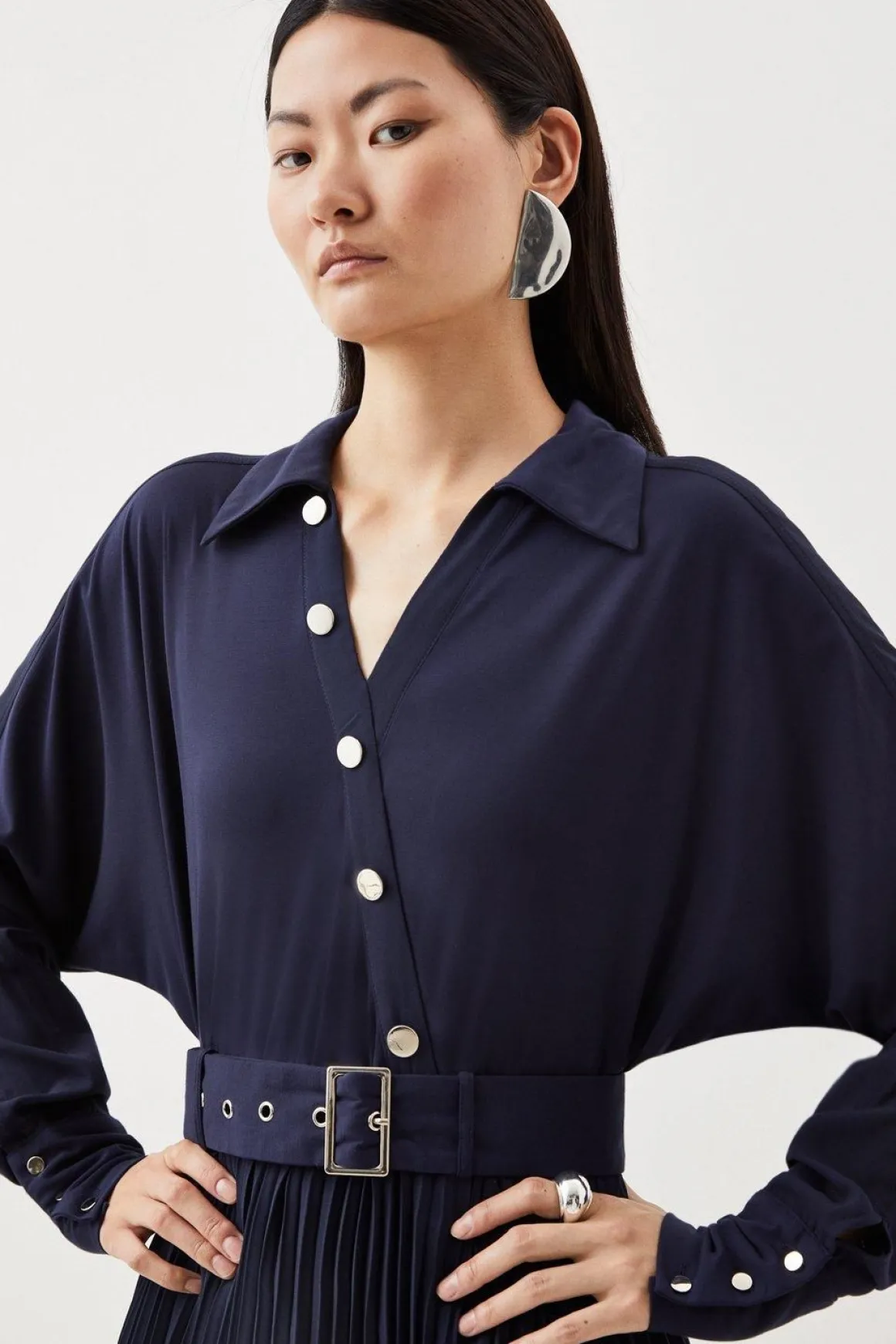 Robe midi plissée à ceinture en mélange de jersey et georgette