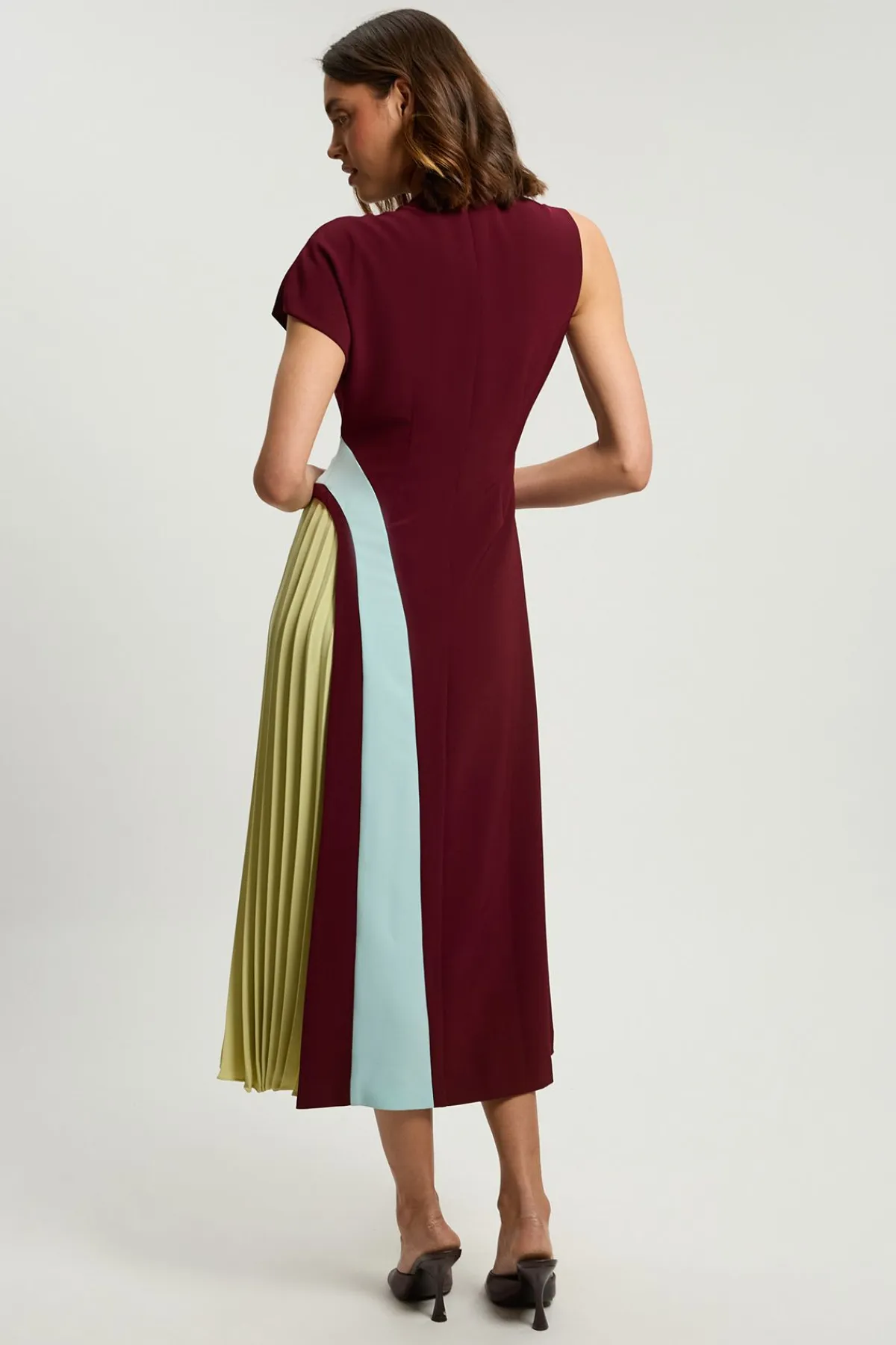 KarenMillen Robe Midi Plissée À Col Montant Et Blocs De Couleur En Tissu Souple Ajusté<Femme Tailleurs|Robes Mi-Longues