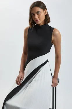 Robe Midi Plissée à Col Montant et Blocs de Couleurs Coupe Ajustée