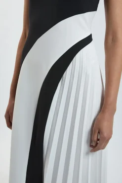 Robe Midi Plissée à Col Montant et Blocs de Couleurs Coupe Ajustée