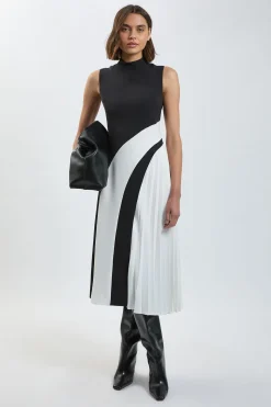 Robe Midi Plissée à Col Montant et Blocs de Couleurs Coupe Ajustée