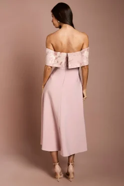 Robe Midi Plissée À Encolure En V Avec Corsage Jacquard Et Jupe En Crêpe