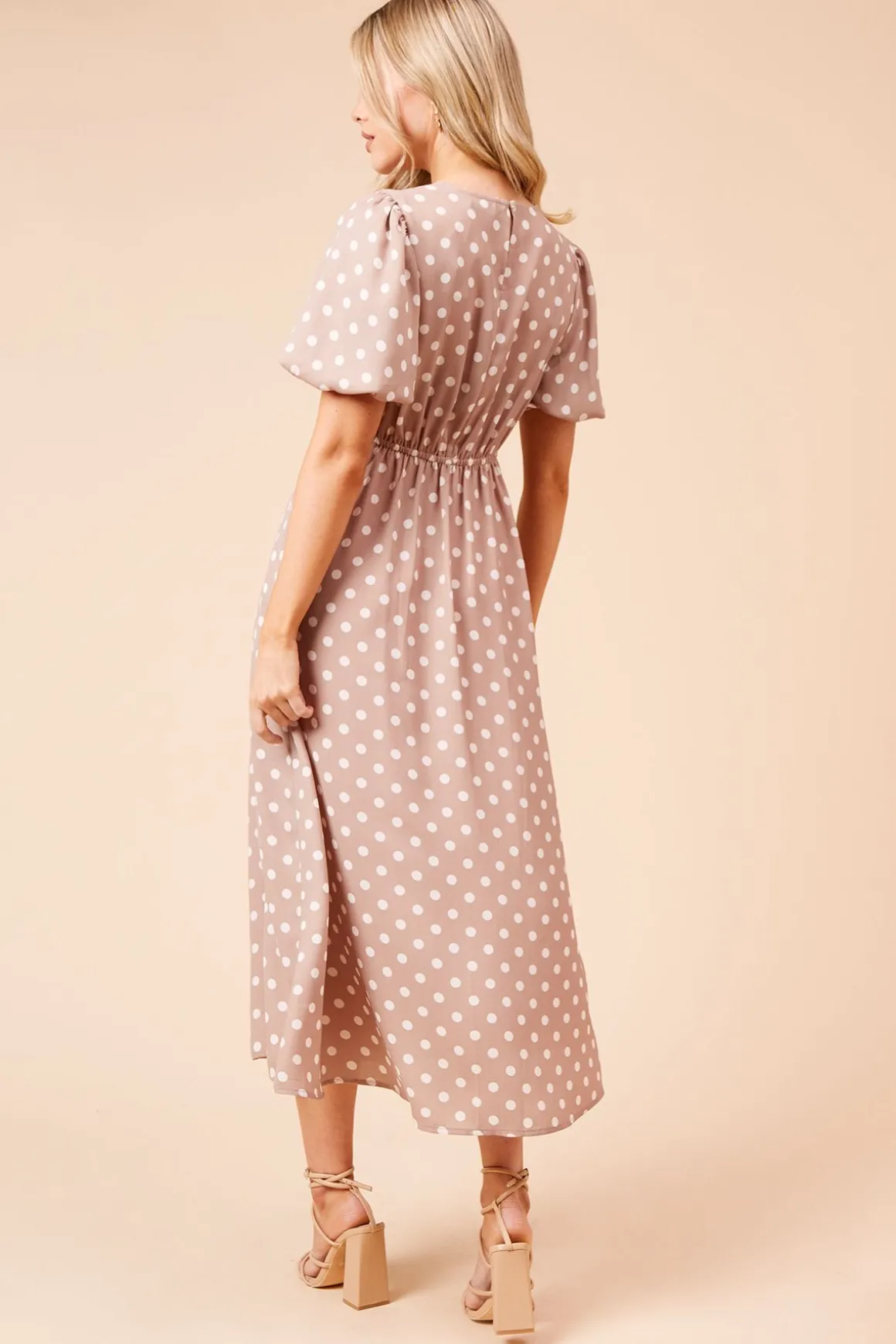 Robe Midi À Pois Avec Manches Bouffantes Et Corps Couturé