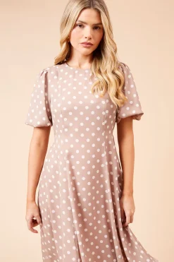 Robe Midi À Pois Avec Manches Bouffantes Et Corps Couturé