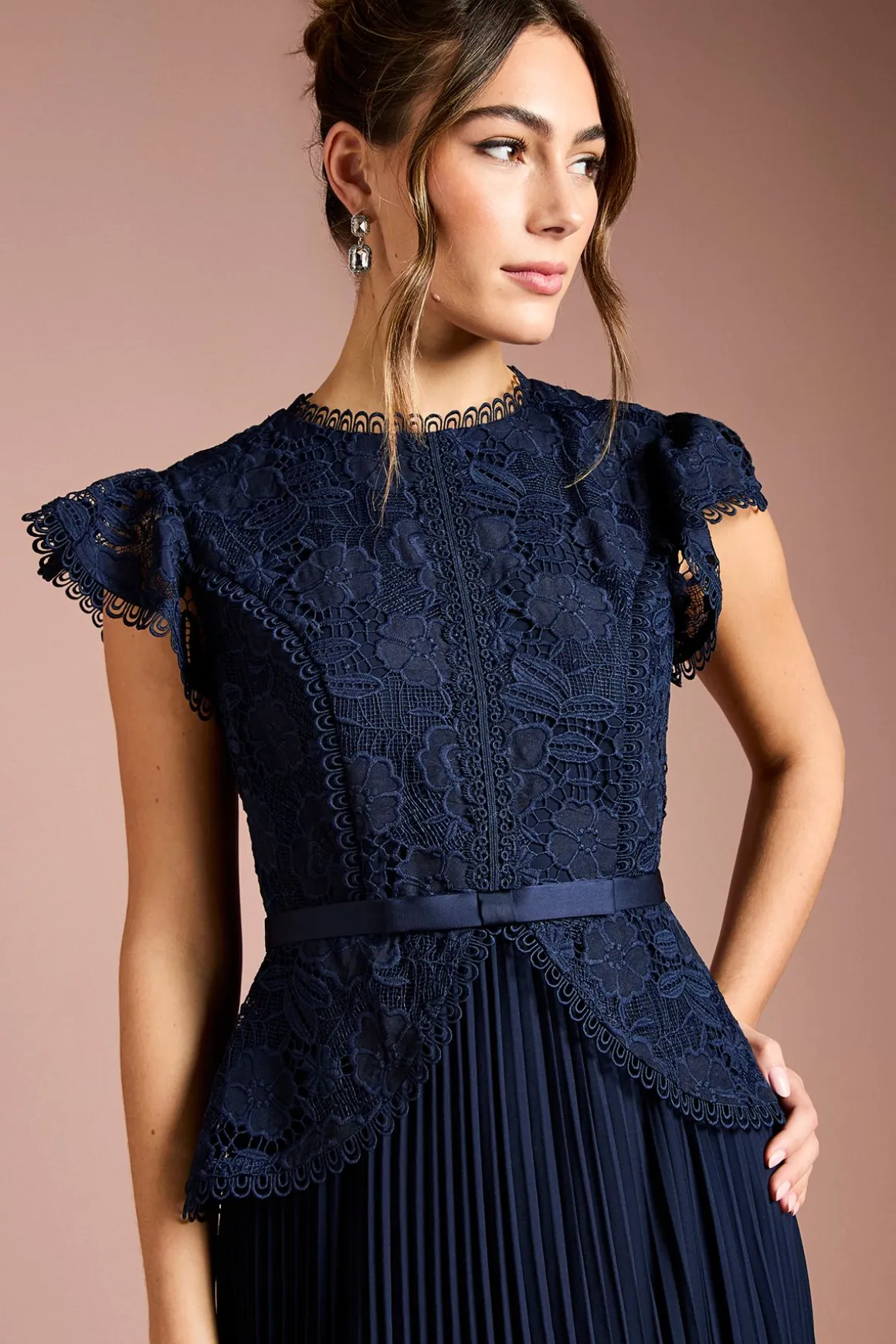 Robe Midi Péplum à Corsage en Dentelle
